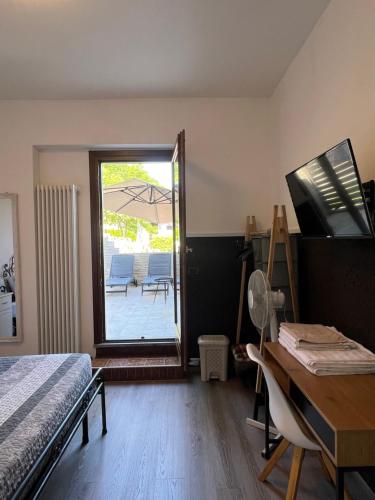 a bedroom with a bed and a desk and an umbrella at Panorama in Someraro