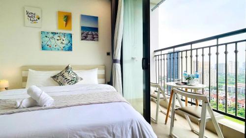 Postel nebo postele na pokoji v ubytování Studio at Vinhomes Green Bay - Luna's House