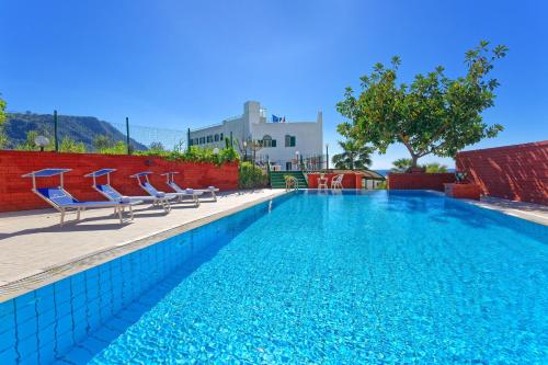 The swimming pool at or close to Hotel Punta Imperatore