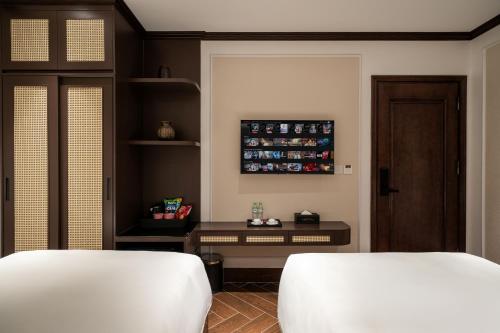 Postel nebo postele na pokoji v ubytování Legend Smart Hotel