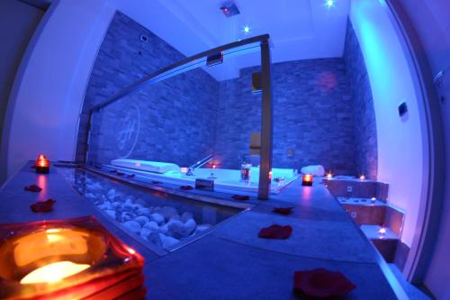 a bathroom with a tub with a stone wall at Hotel Luxor in Casoria