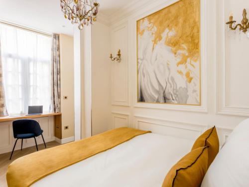 Postel nebo postele na pokoji v ubytování Merveil - Luxury Suite -Champs Elysees-Haussmann I