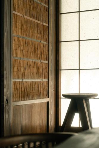 a table in a room with a window and a table sidx sidx at FUMI hakone 森の露天風呂 in Hakone