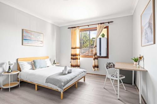 Katil atau katil-katil dalam bilik di Double Room in Belmore - Ideal Stay with Great Convenience - Shared Bathroom