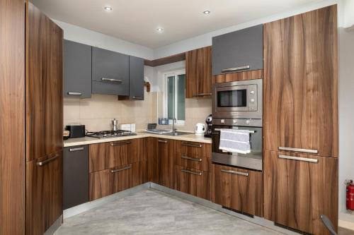 Kuchyň nebo kuchyňský kout v ubytování Modern Ensuite Rooms in Shared Apartment Near Balluta Bay Sliema Gzira
