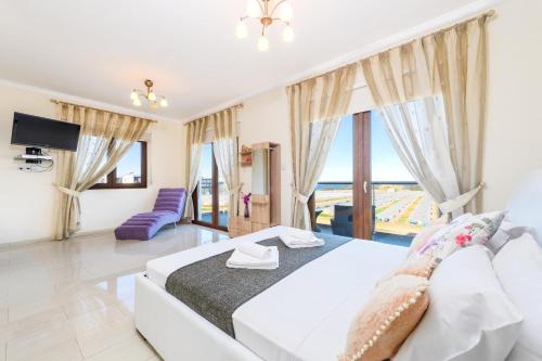 Ένα ή περισσότερα κρεβάτια σε δωμάτιο στο Hanns Villa