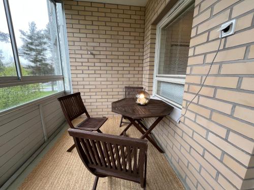 a porch with two chairs and a table with a cat on it at Annela, kodikas kaksio Euran sydämessä in Eura
