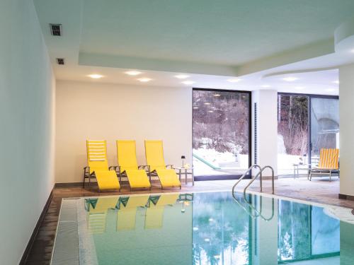 Bazén v ubytování Hotel Bad Waldbrunn nebo v jeho okolí