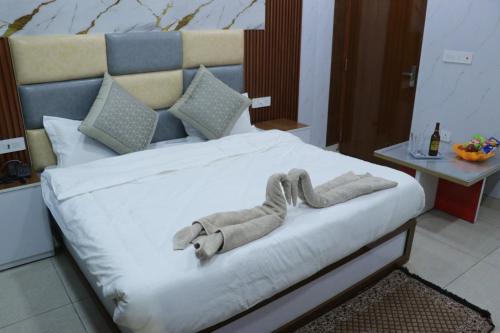 Una cama o camas en una habitación de Hotel Sunrise In