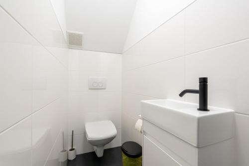 Modern Rooftop Apartment for Long Term Stays