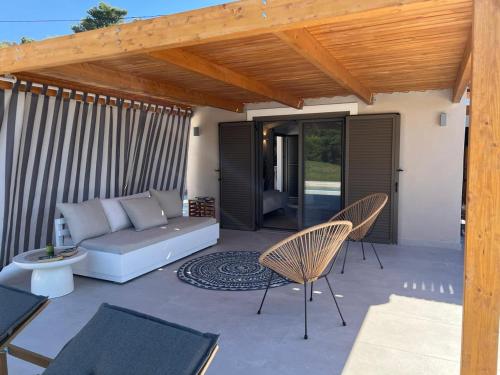 Χώρος καθιστικού στο Sunny Villas