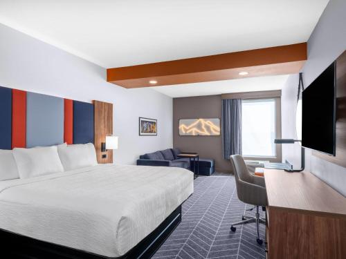 Televisyen dan/atau pusat hiburan di La Quinta by Wyndham Chelsea Birmingham