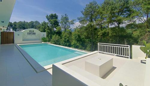 Bazén v ubytování Villa Fortuna - UBUD #Puncak Bogor nebo v jeho okolí