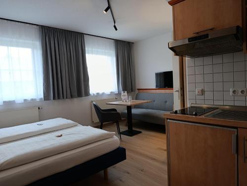 Postel nebo postele na pokoji v ubytování Mikro Apartments Erding
