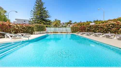 VACATION MARBELLA I Royal Banus Apartment, Swimming-pool, Minutes from the Marina, The Beach and Luxury Shopping photo 3