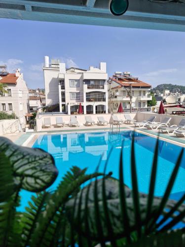 Bazén v ubytování Hotel Dost nebo v jeho okolí