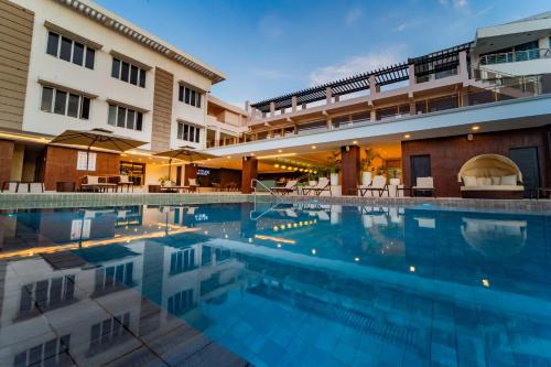 a large swimming pool in front of a building at MetroCentre Hotel in Tagbilaran City