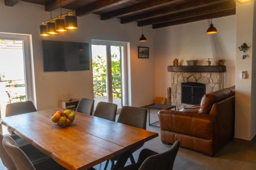 Χώρος καθιστικού στο Azure Horizon Villa