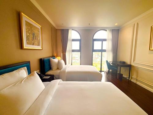 Una cama o camas en una habitación de Hotel Công Tử Bạc Liêu