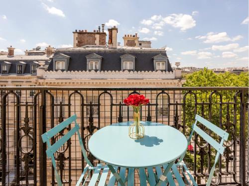 Balkón alebo terasa v ubytovaní Merveil Family Suite - Tilsitt - Eiffel Tower view