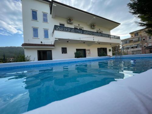 Baza Hostel - Swimming Pool