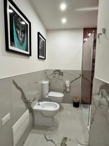 Bilik mandi di Central home Cagliari