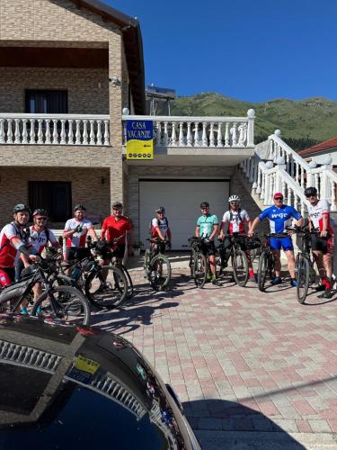 a group of people riding bikes in front of a building at HOTEL Casa Vacanze SHIROKE in Široka