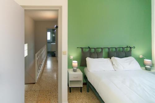 WELCS CASA 089 EMP Cerca del mar, patio y parking privado