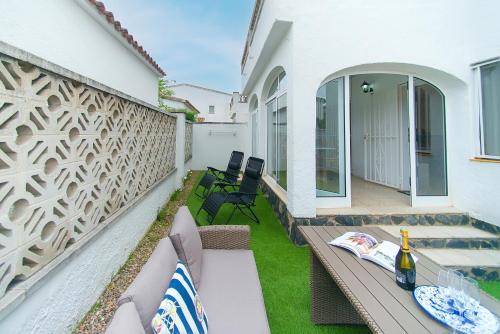 WELCS CASA 089 EMP Cerca del mar, patio y parking privado