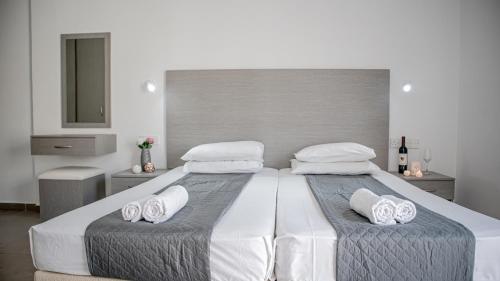 Ένα ή περισσότερα κρεβάτια σε δωμάτιο στο Windmills Hotel Apartments