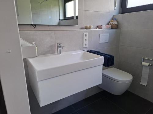 a bathroom with a white sink and a toilet at FeWo kleine Auszeit Höxter in Höxter