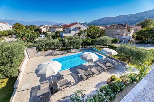 Mediterranes Apartment mit Pool, Grill, Liegen - nur 400 Meter zum Strand