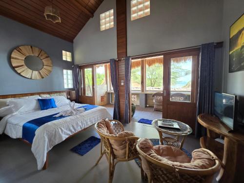 Postel nebo postele na pokoji v ubytování Istana Ombak Eco Resort