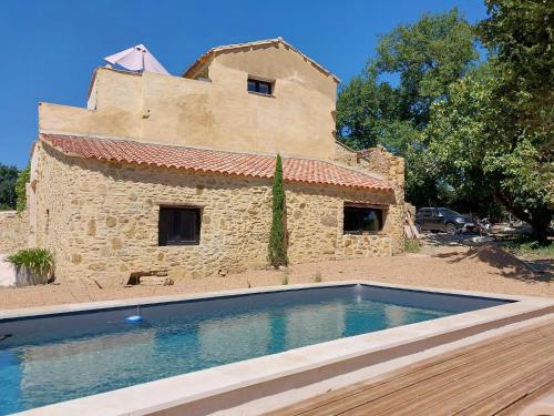 Renovated Bastide Among Vineyards Near Uzès