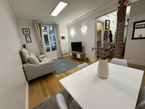 Au coeur du marché Poncelet et à 2 pas de l'Arc de Triomphe - appartement 6 personnes et 1 bébé, sdb, 2 WC