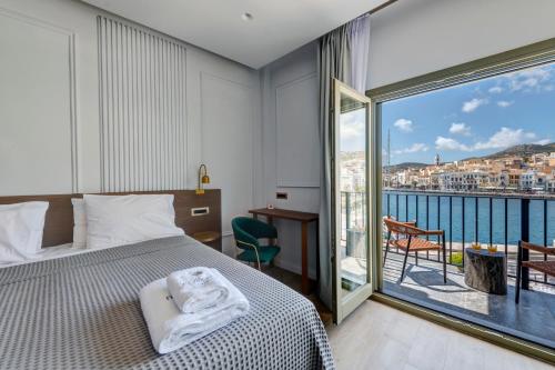 Postel nebo postele na pokoji v ubytování Eclectic Syros