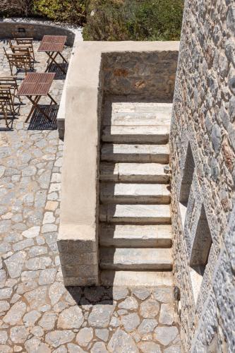 a stone wall with a stone staircase on it at Petritis Guesthouse in Oítilon