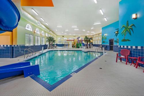 a large swimming pool in a large building at Best Western PLUS Mirage Hotel and Resort in High Level