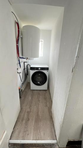 a washer and dryer in a small room at Tuscana-style house Boulay in Boulay - Moselle