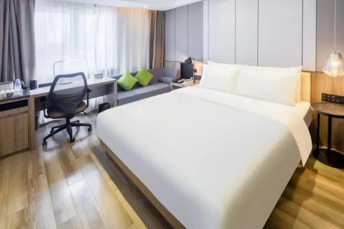 Postel nebo postele na pokoji v ubytování Atour Hotel Tianjin Railway Station Jinwan Plaza