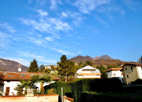 アパートメントから撮影された、または一般的な山の景色