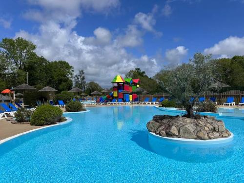 a pool at a resort with a water park at Mobil Home 3 chambres au Camping Paradis du Quinquis in Clohars-Carnoët