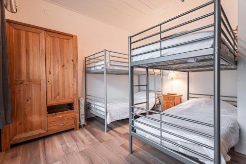 Apartment sleeping up to 10 in Morzine Centre