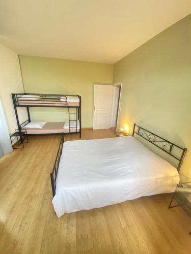 Postel nebo postele na pokoji v ubytování Domaine Sarromas
