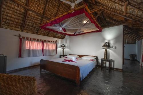 a bedroom with a bed in a room at Villa Valiha Boutique Hotel in Madirokely