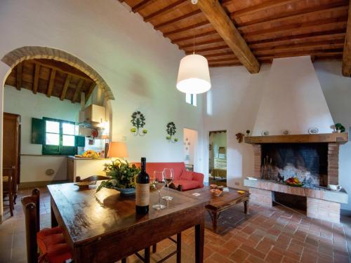 Posedenie v ubytovaní Apartment with large garden and pool on the hills of Pisa