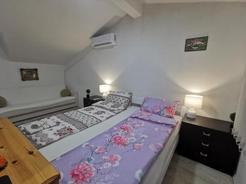 Katil atau katil-katil dalam bilik di Quiet Suites Sarajevo - Apartments & Rent A Car