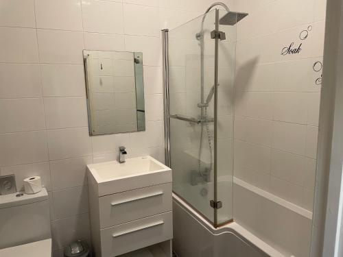 Ένα μπάνιο στο No 10 serviced apartment - Danes 2 Bedroom