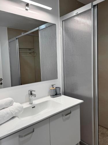 a bathroom with a sink and a mirror at Gabriela Blaxy Apartamente in Olimp