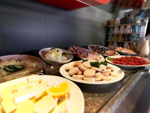 Comida no hotel ou em algum lugar perto